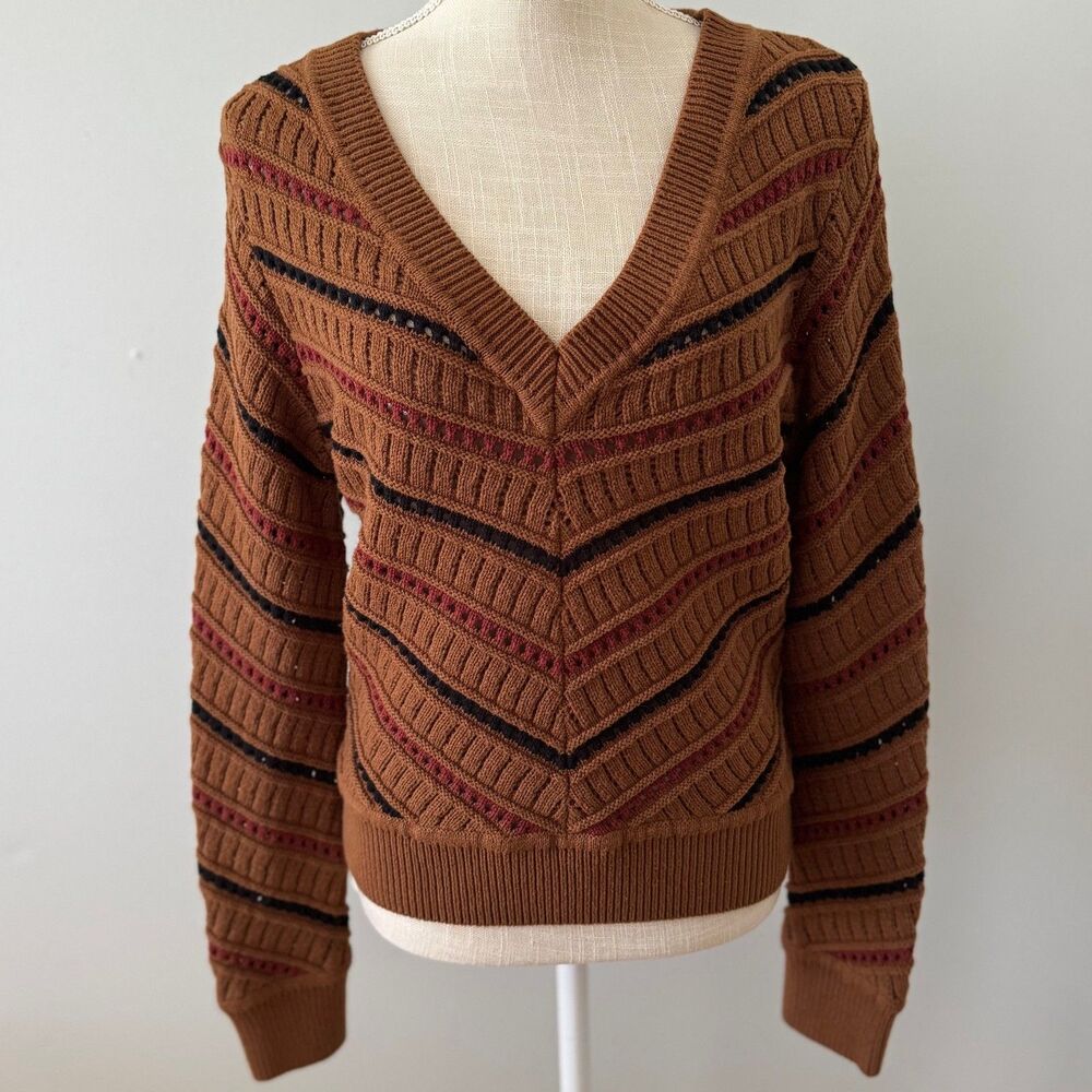 Evereve Sawyer Chevron V-Neck Pullover Sweater in Brown Size Medium
